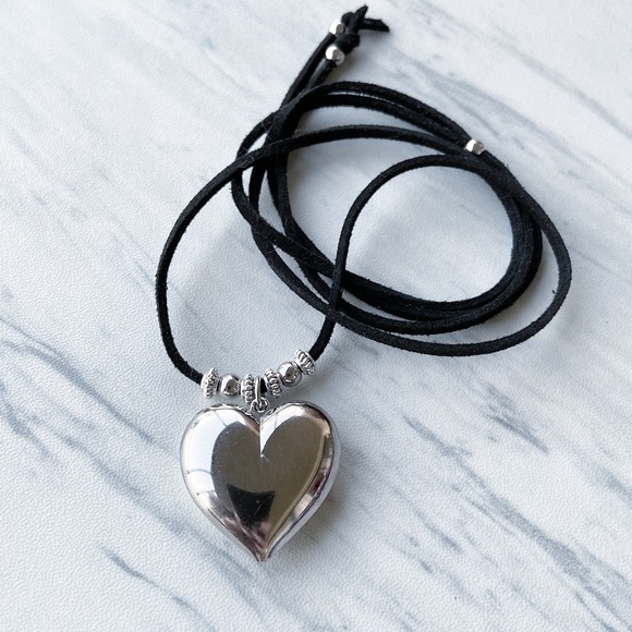 🔴 Sale ! Silver heart black suede choker necklace - Picture 7 of 9